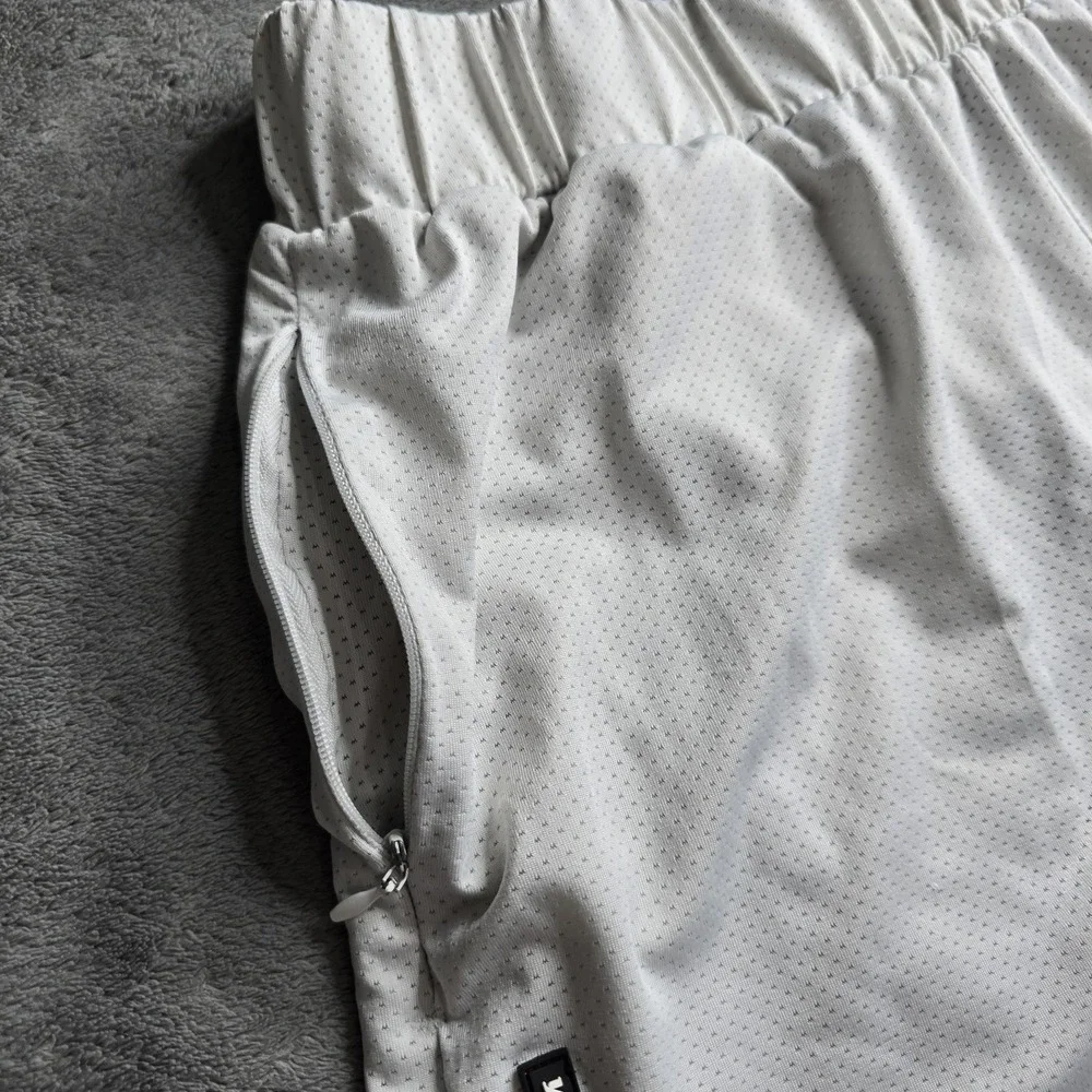 Youngla Activewear Shorts Mens XXL White Gray Compression Drawstring 4.5